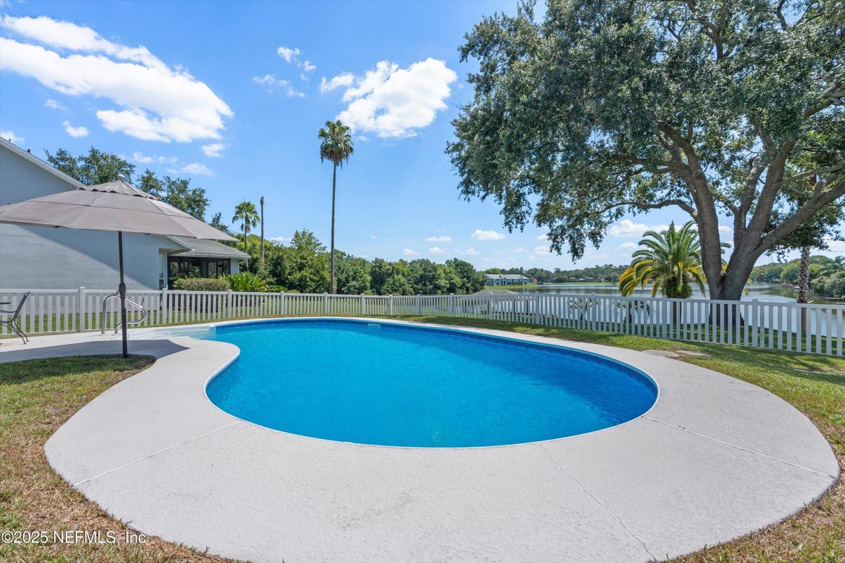 Exterior, Pool, Water