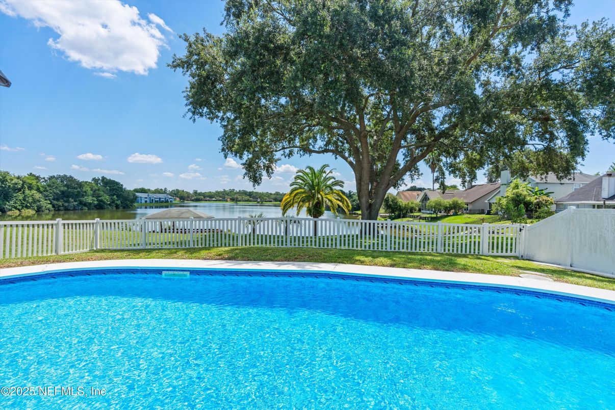 Exterior, Pool, Water