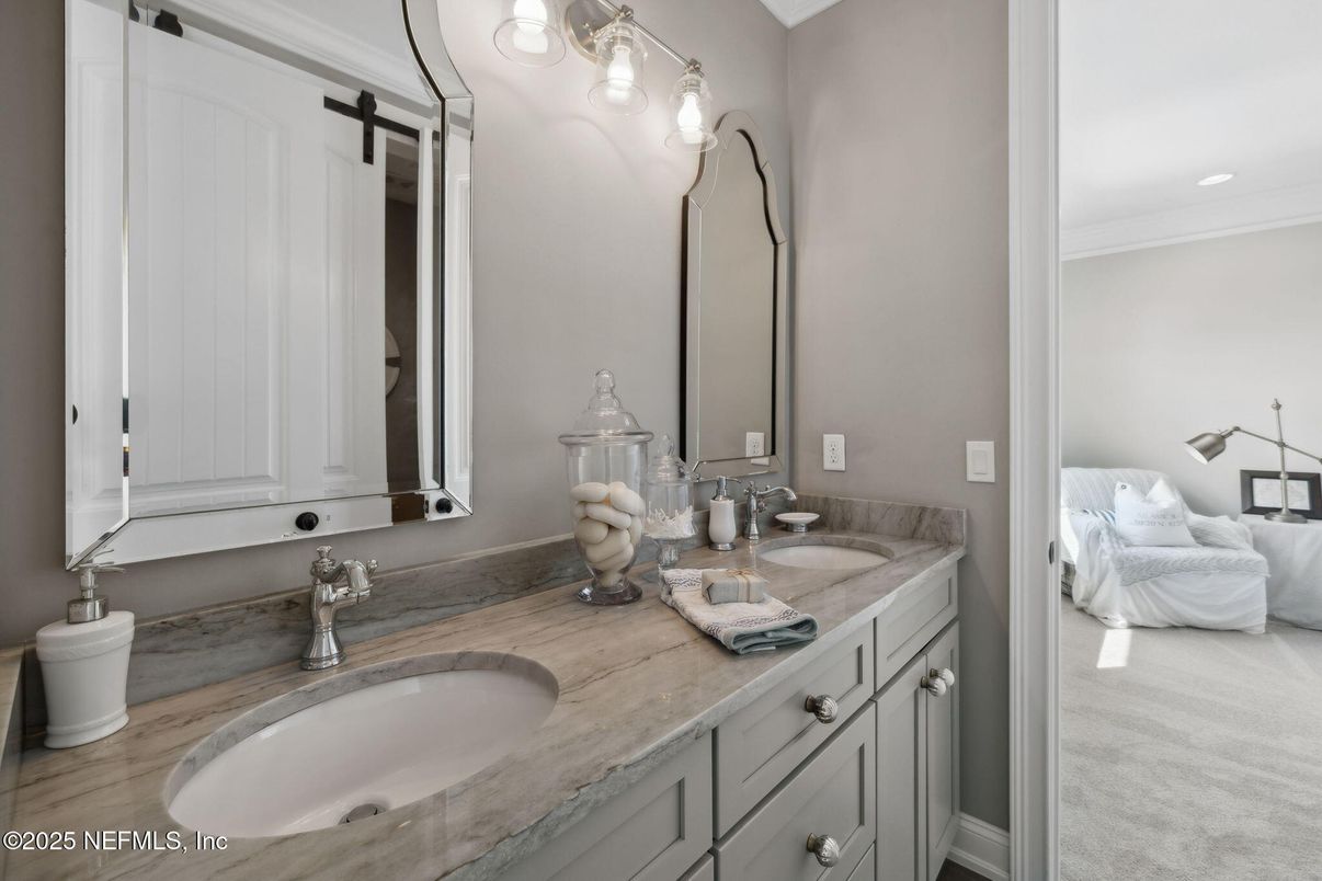 Bathroom, Dual Sink Vanities, Interior, Recessed Lighting