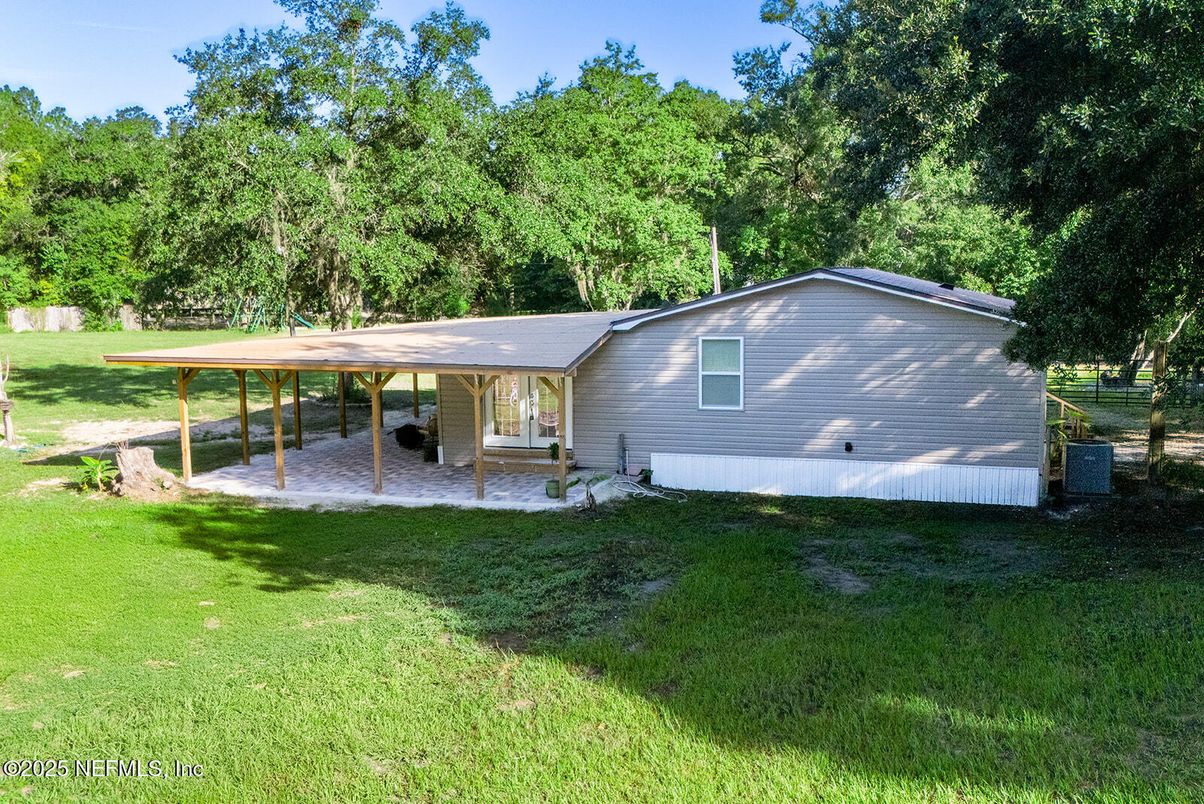 Backyard, Exterior