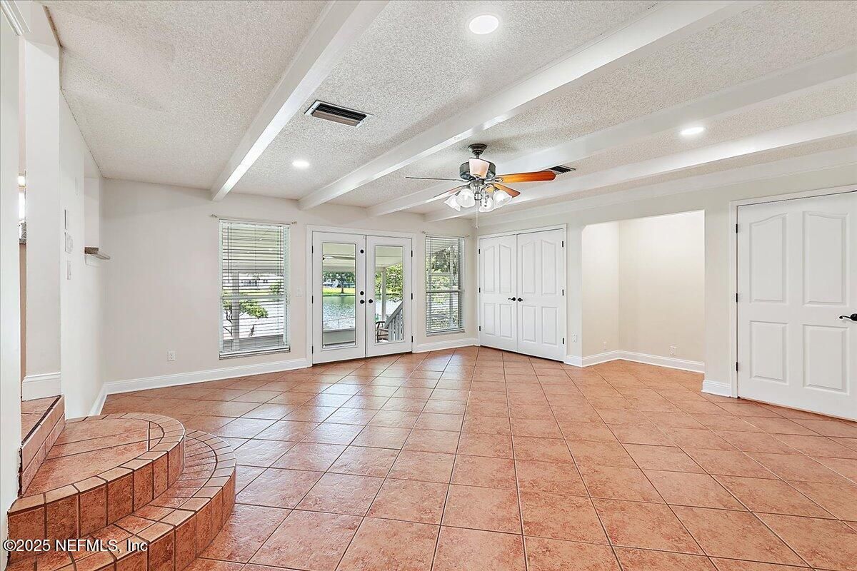 Empty room, Interior, Recessed Lighting