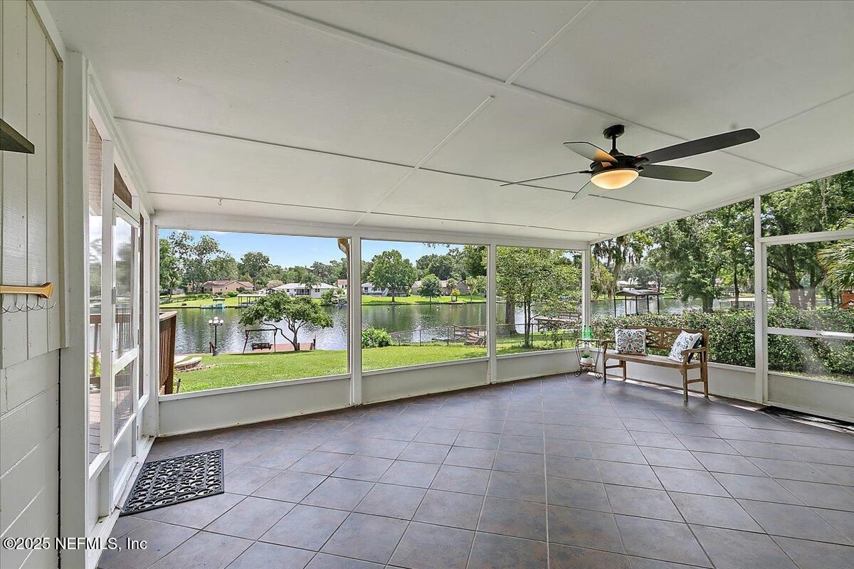 Interior, Sun Room, Water