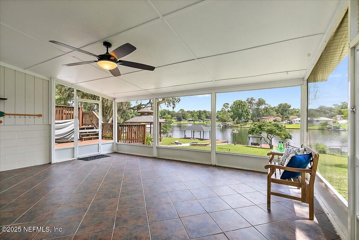 Interior, Sun Room, Water