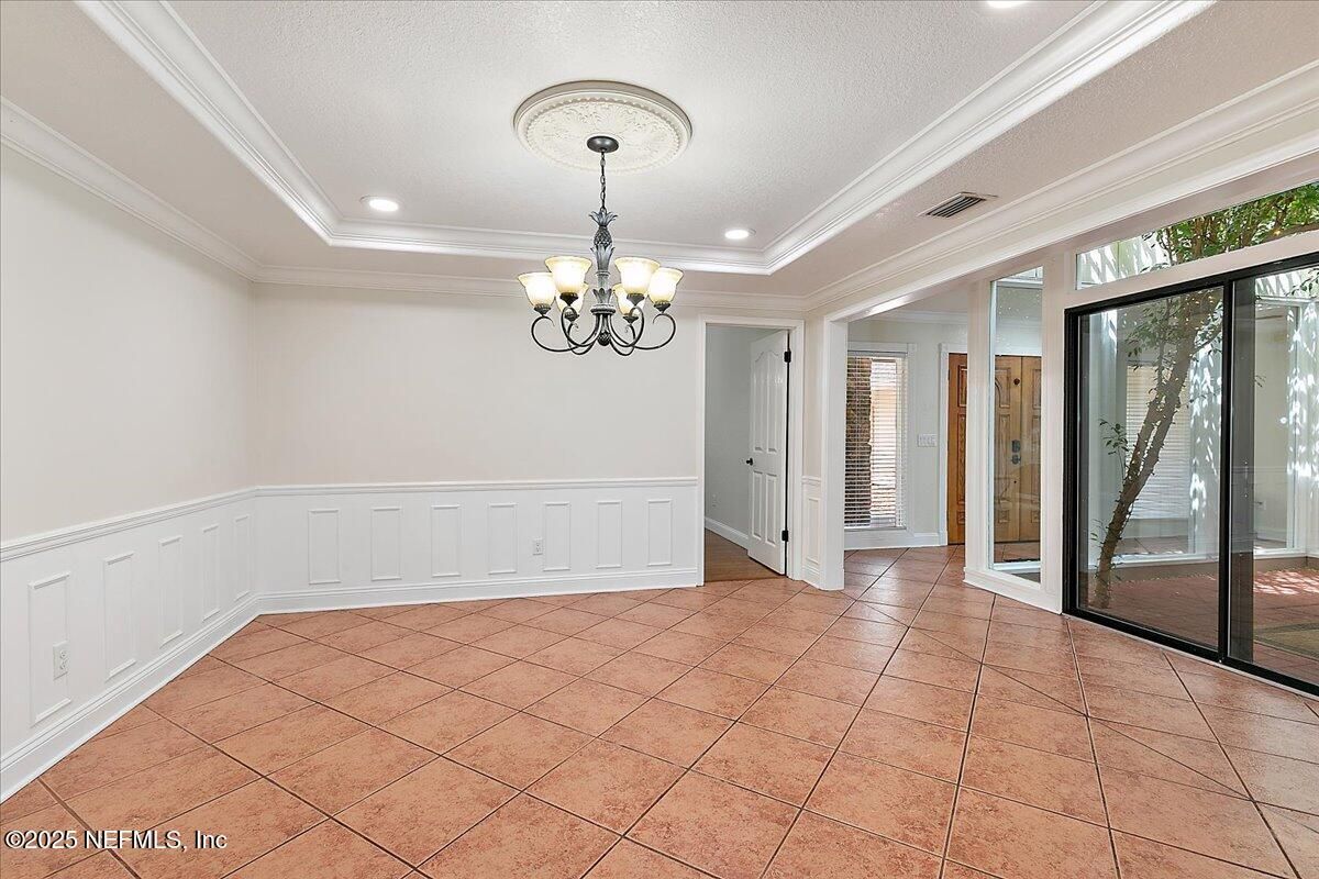 Chandelier, Empty room, Interior, Recessed Lighting