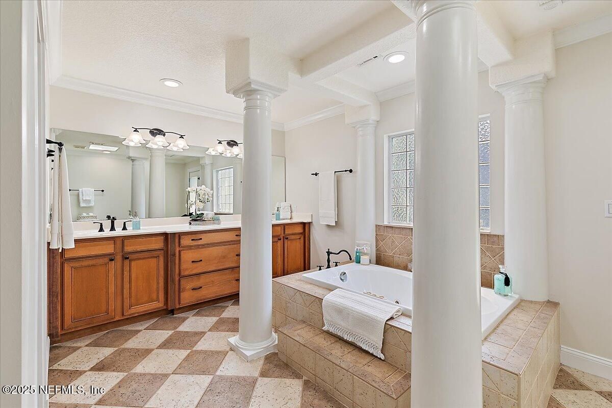 Bathroom, Dual Sink Vanities, Interior, Recessed Lighting