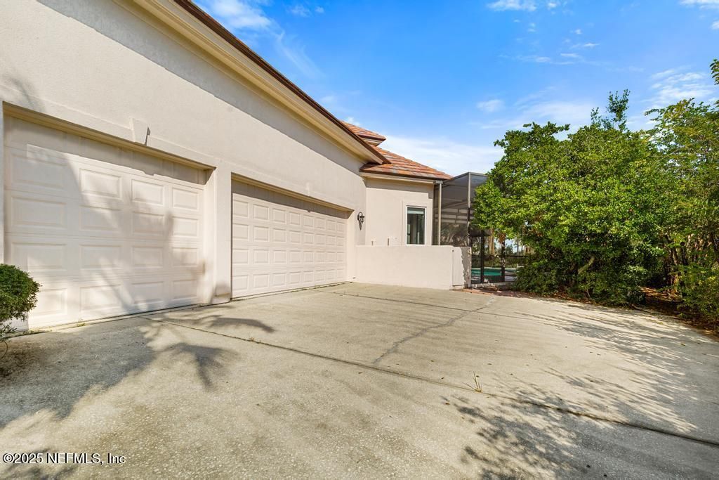 Detached Garage, Exterior