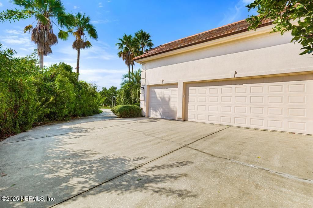 Detached Garage, Exterior
