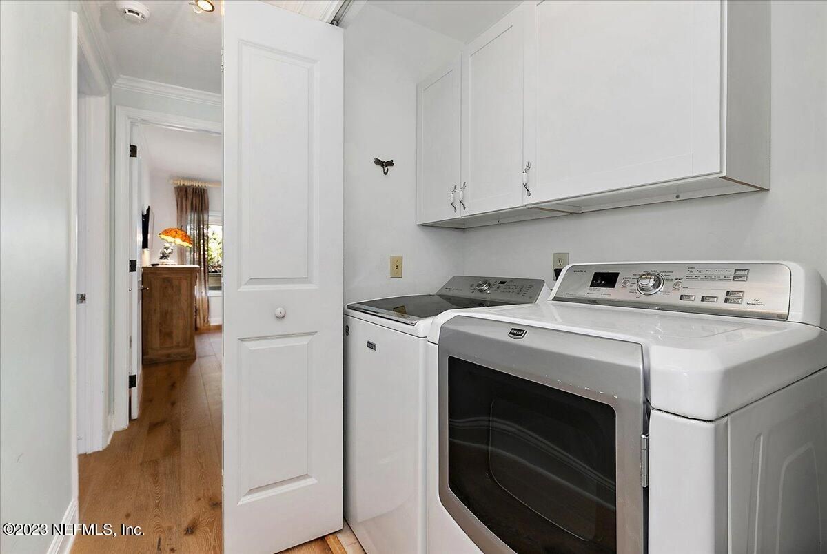 Interior, Washer, Wood Texture Flooring