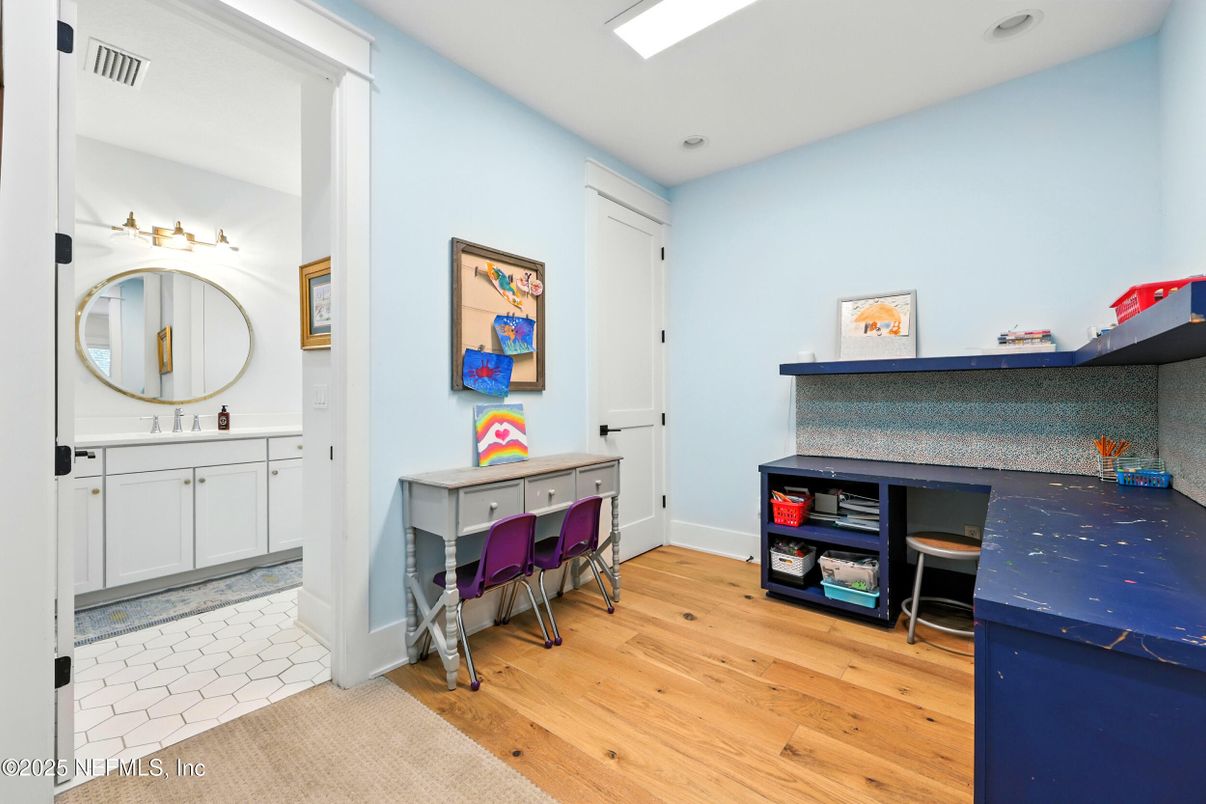 Interior, Recessed Lighting, Wood Texture Flooring