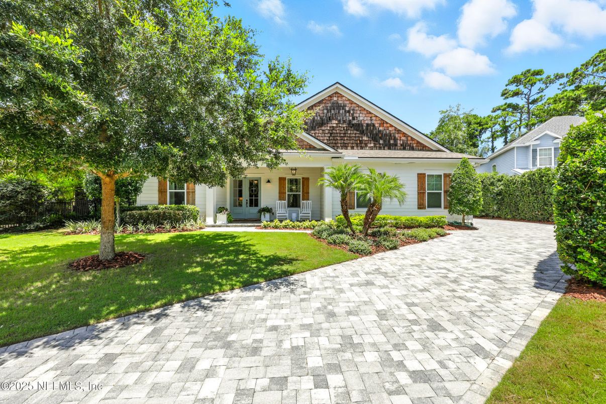 Backyard, Exterior, Facade, Ranch