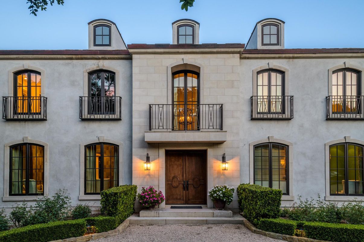 Exterior, Facade, French Provincial