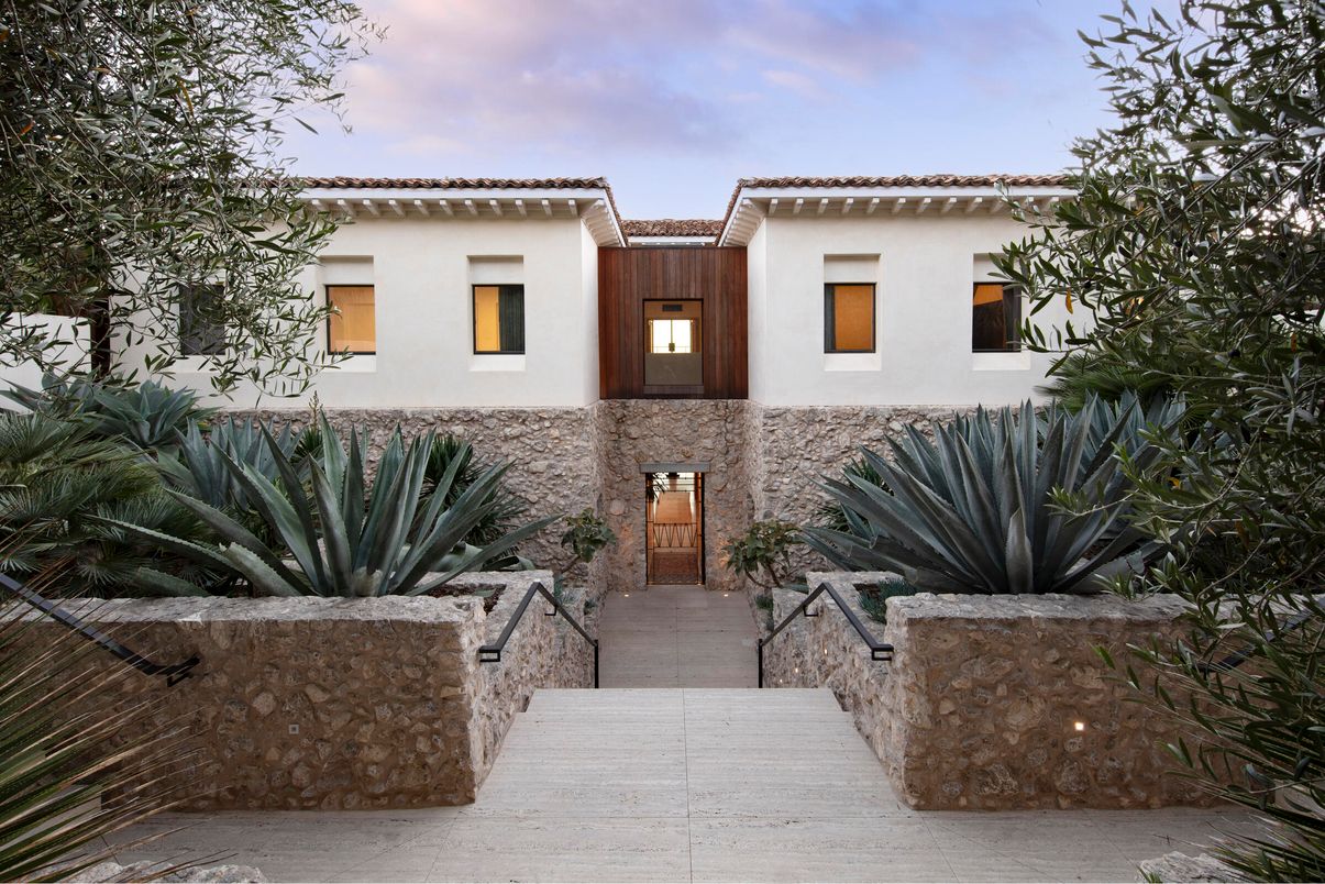 Exterior, Facade, Spanish Mediterranean