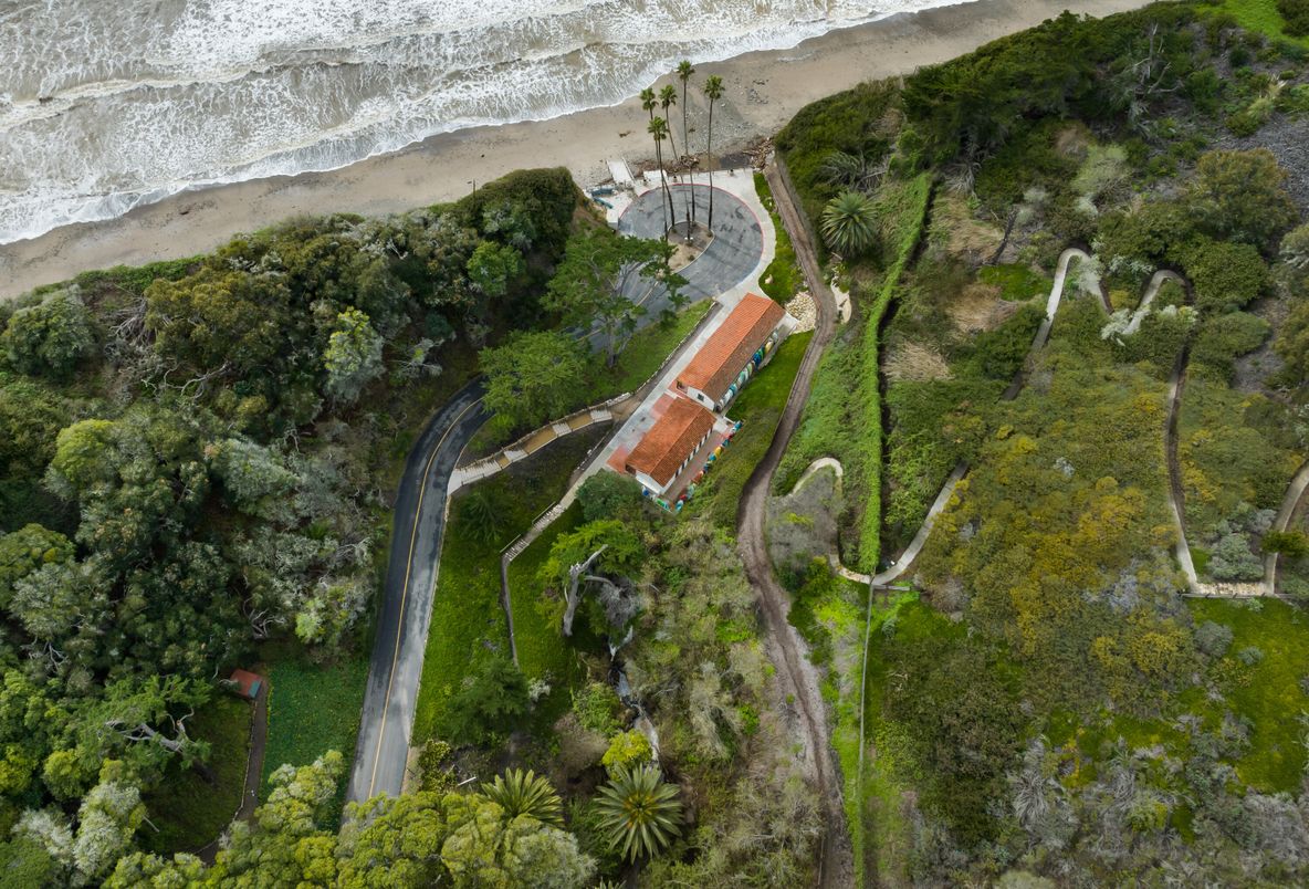 Exterior, Drone
