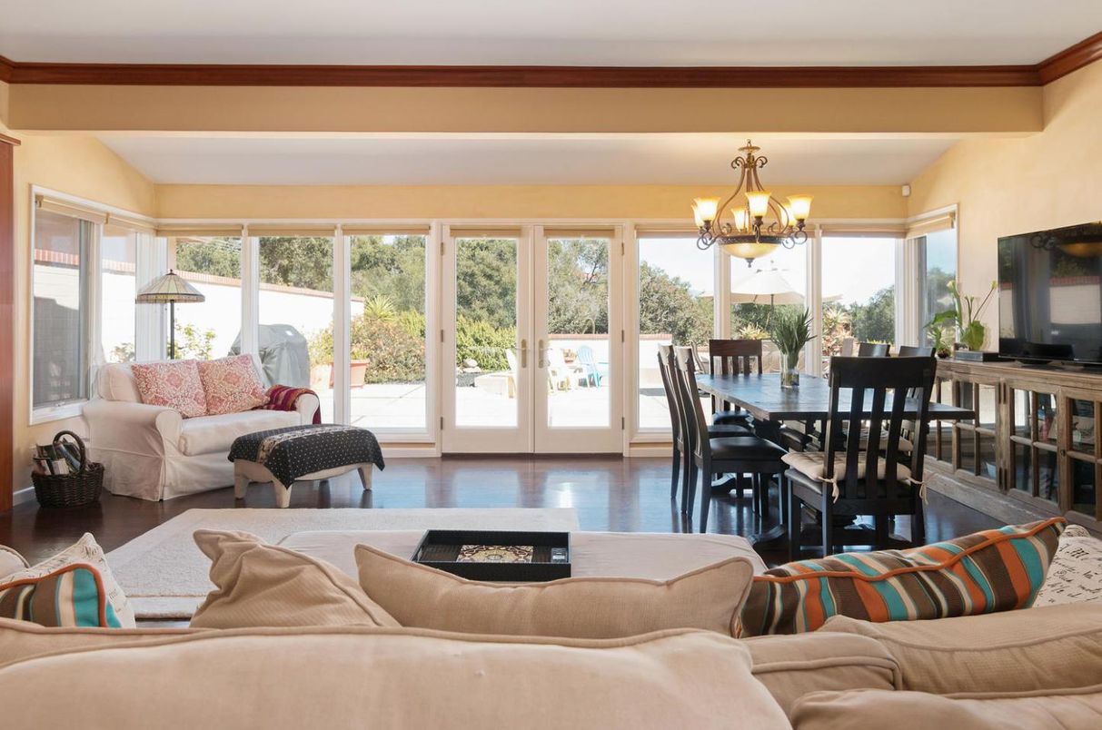 Chandelier, Dining room, Interior, Living room, Wood Texture Flooring