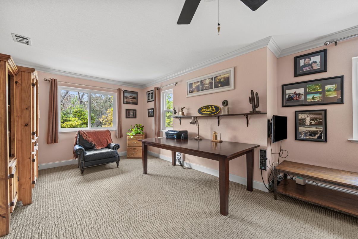 Home Office, Interior