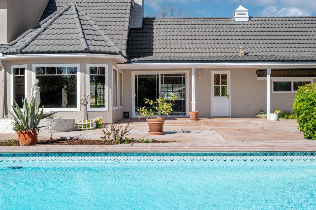 Exterior, Pool
