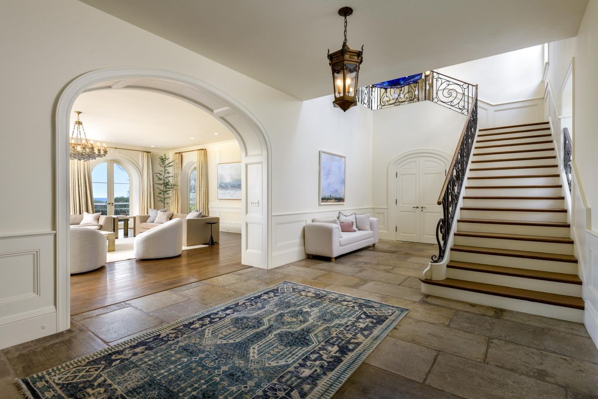 Chandelier, Interior, Living room, Recessed Lighting, Wood Texture Flooring