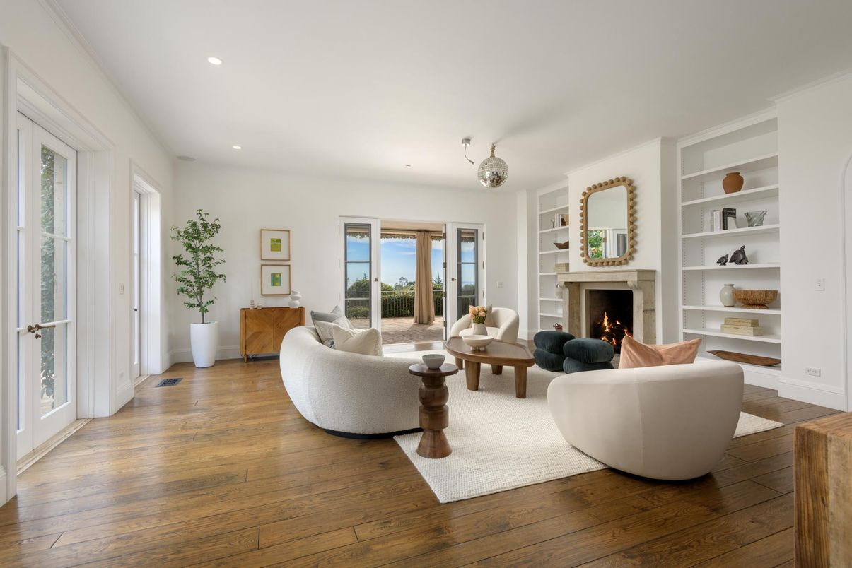 Fireplace, Interior, Living room, Pendant Lights, Recessed Lighting, Wood Texture Flooring