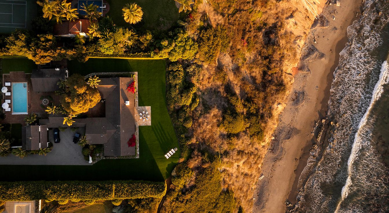 Exterior, Drone