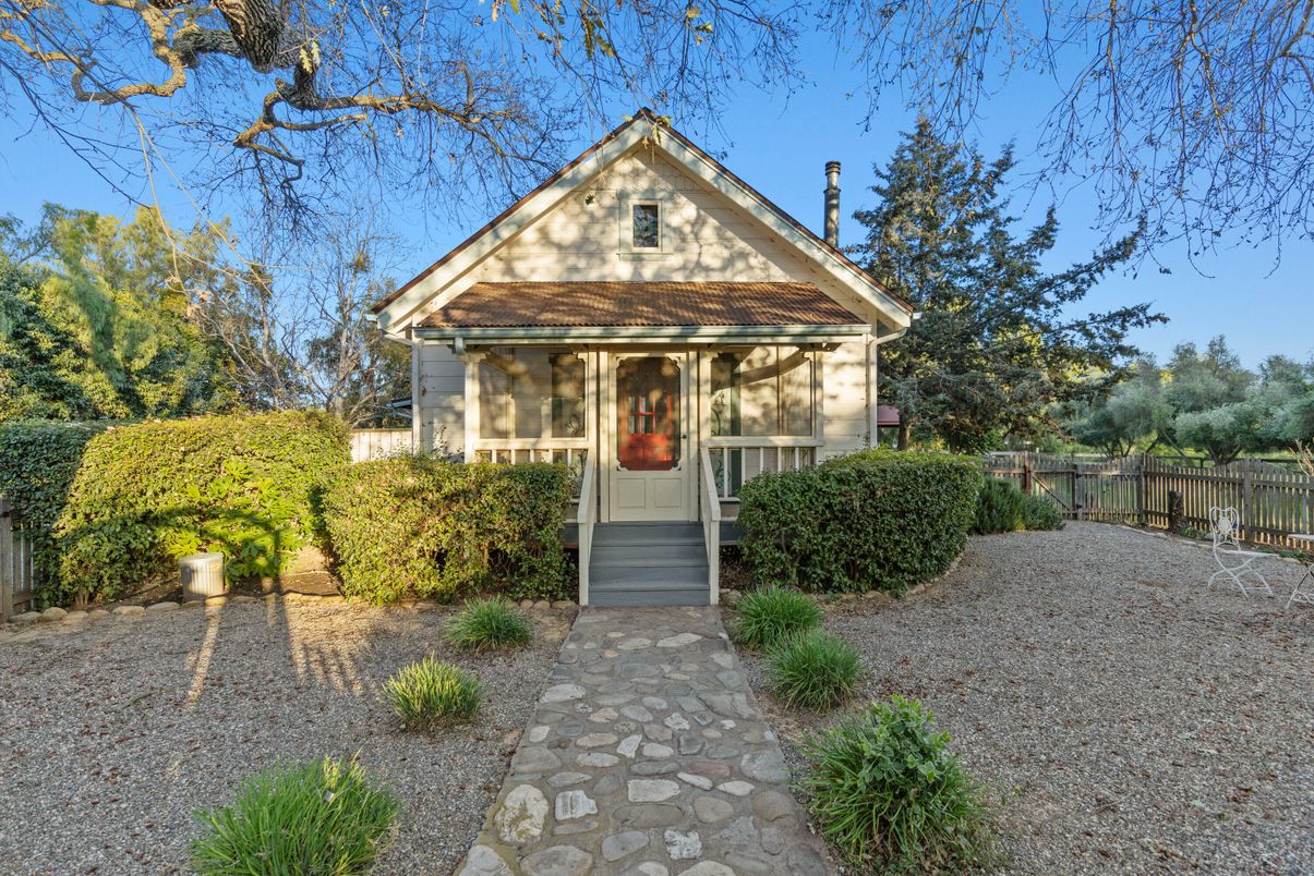 Exterior, Facade, Queen Anne Victorian