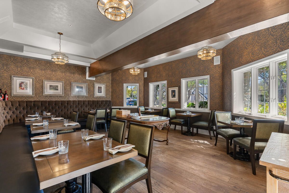 Chandelier, Dining room, Interior, Living room, Pendant Lights, Wooden Beams, Wood Texture Flooring