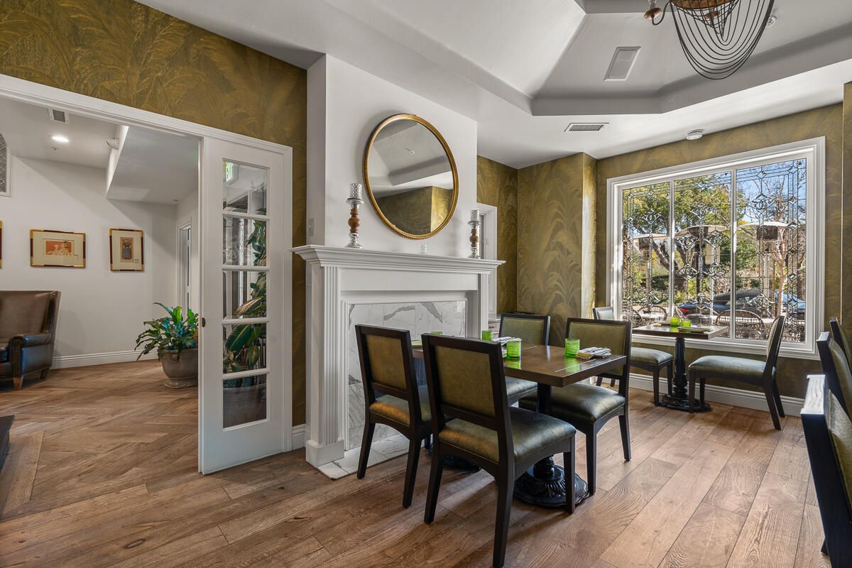 Dining room, Fireplace, Interior, Recessed Lighting, Wood Texture Flooring