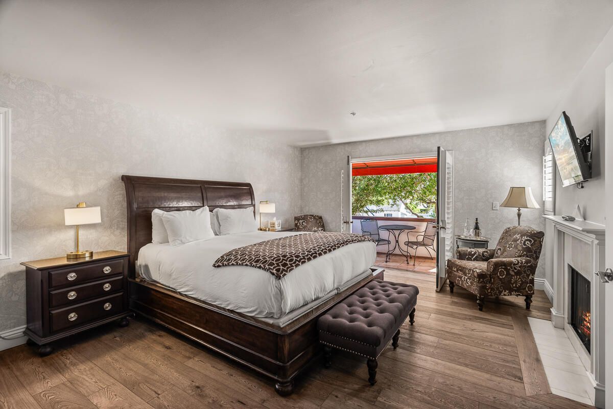 Bedroom, Fireplace, Interior, Wood Texture Flooring
