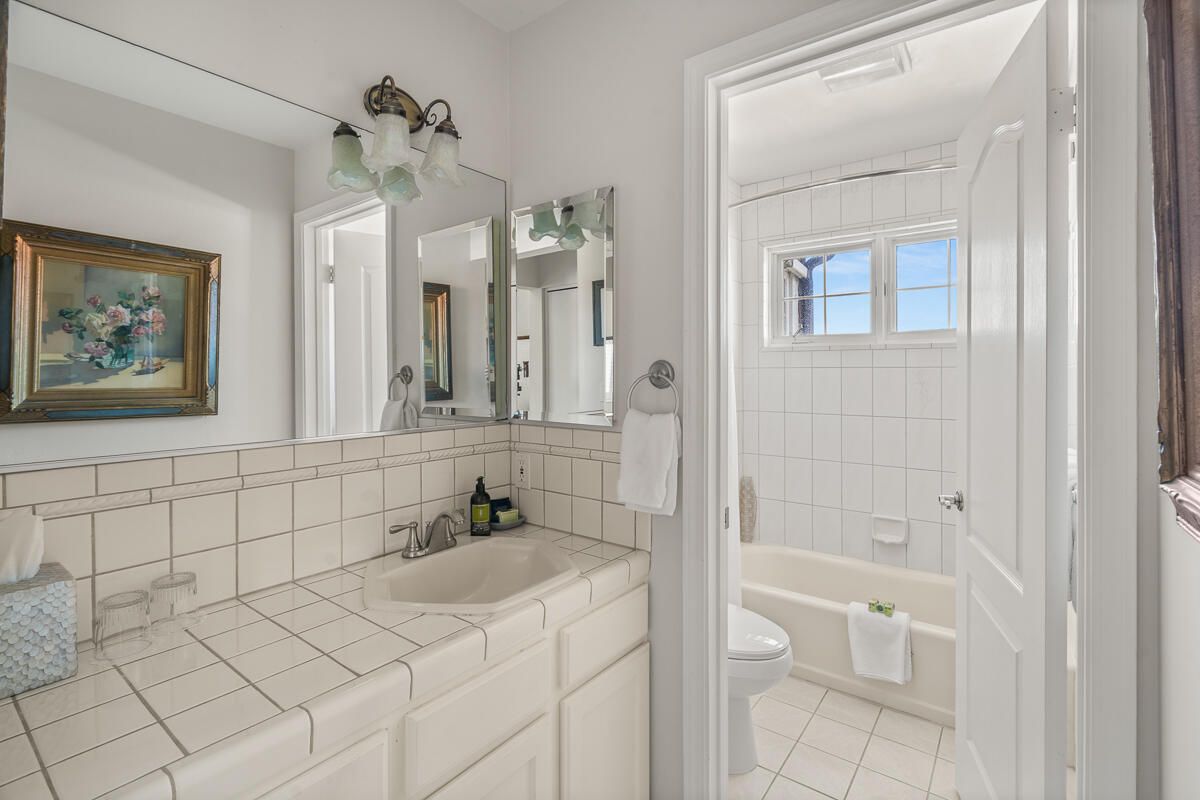 Bathroom, Interior, Tile Countertops