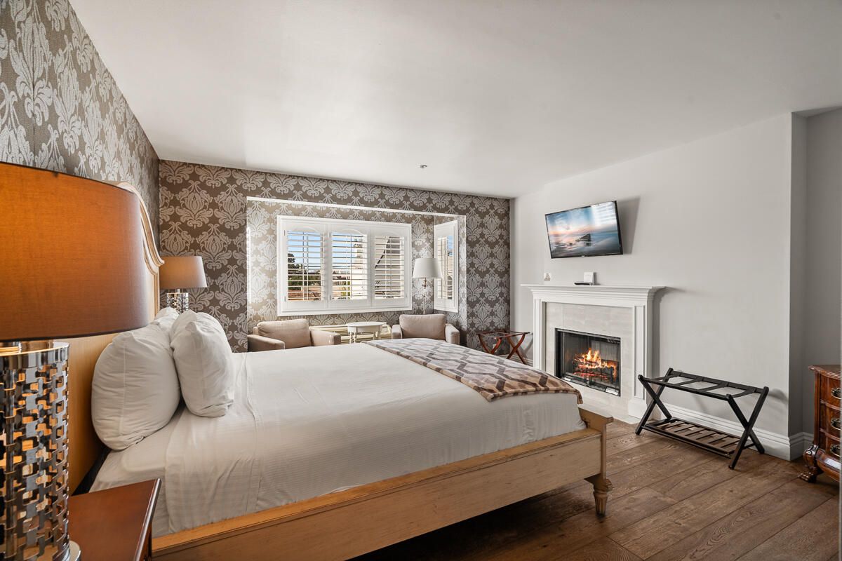Bedroom, Fireplace, Interior, Wood Texture Flooring