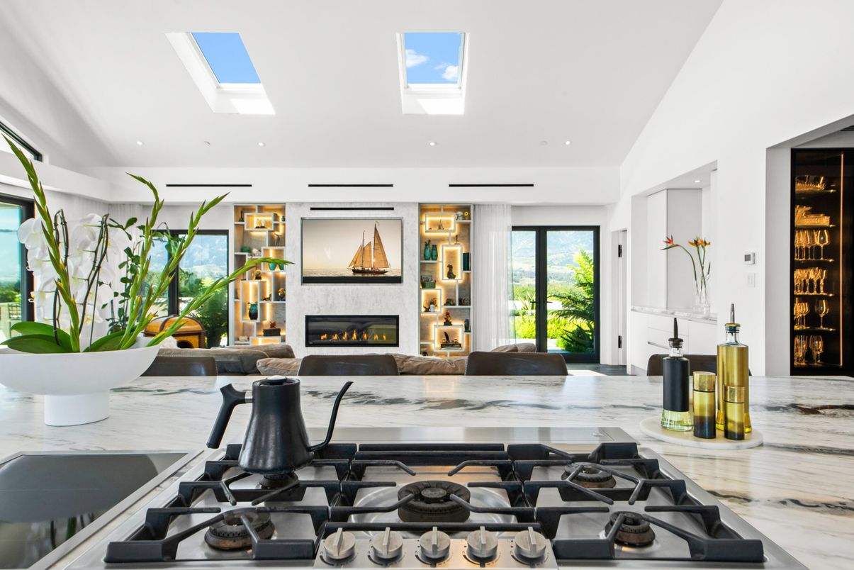 Fireplace, Interior, Kitchen, Recessed Lighting