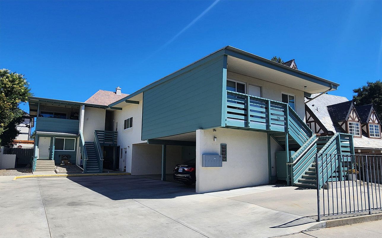 Exterior, Facade, Modern