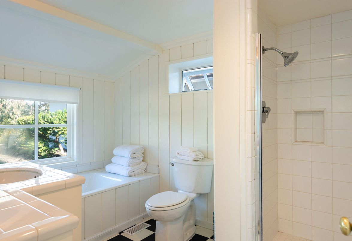 Bathroom, Interior, Tile Countertops