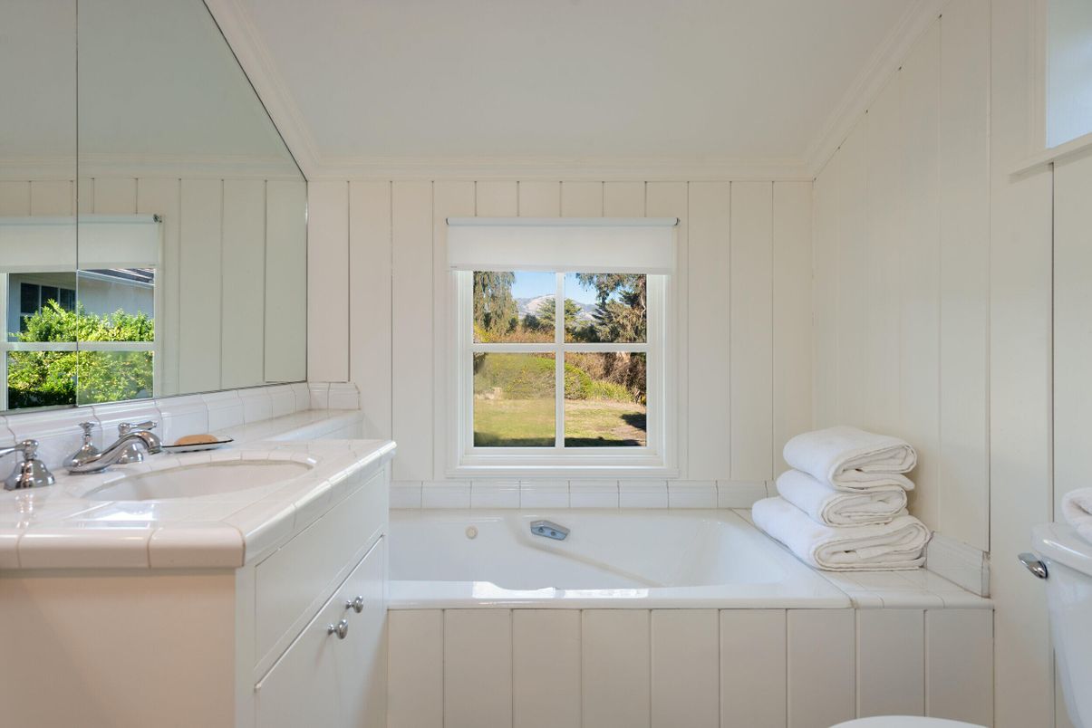 Bathroom, Interior, Tile Countertops