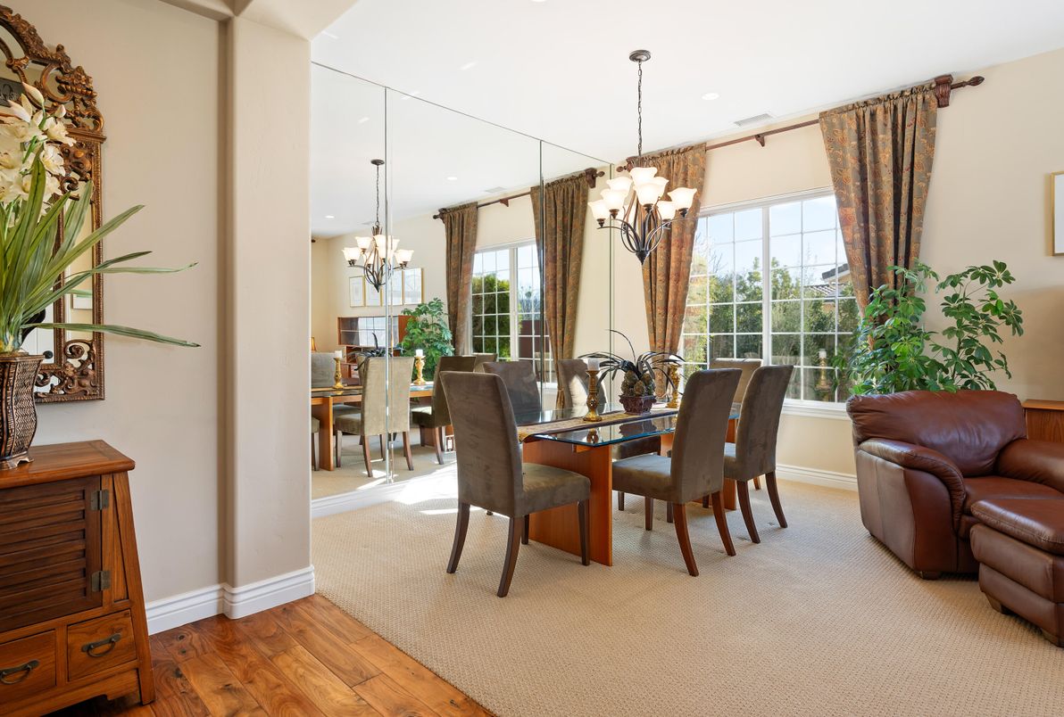 Chandelier, Dining room, Interior, Recessed Lighting, Wood Texture Flooring