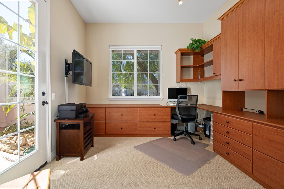 Home Office, Interior