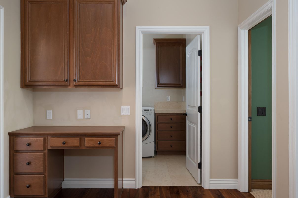Interior, Washer, Wood Texture Flooring