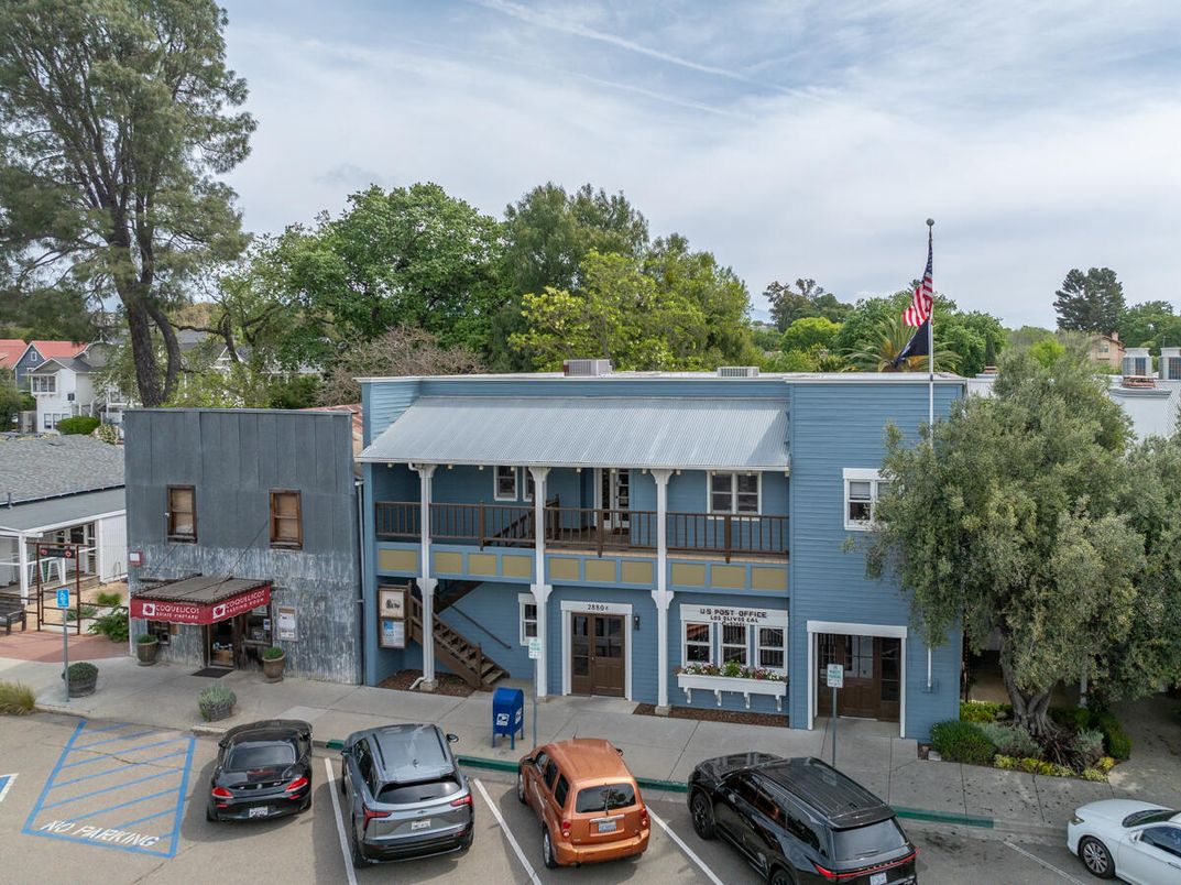 Exterior, Facade, Modern