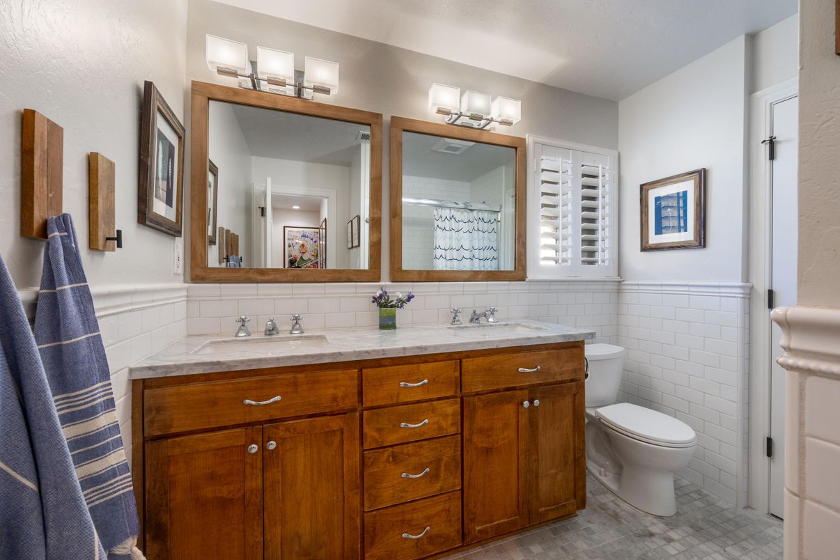 Bathroom, Dual Sink Vanities, Interior