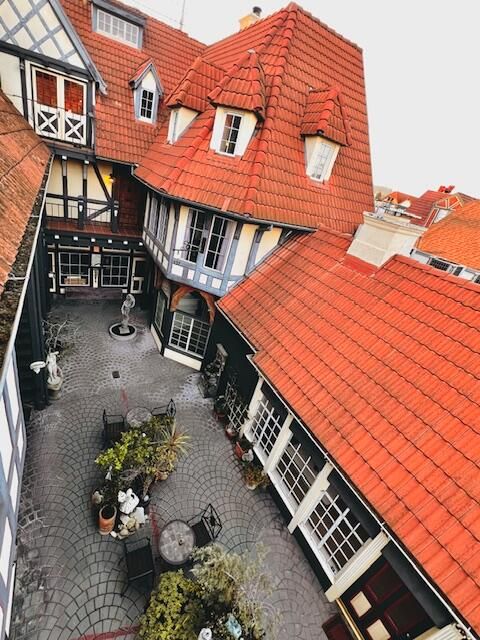 Exterior, Drone