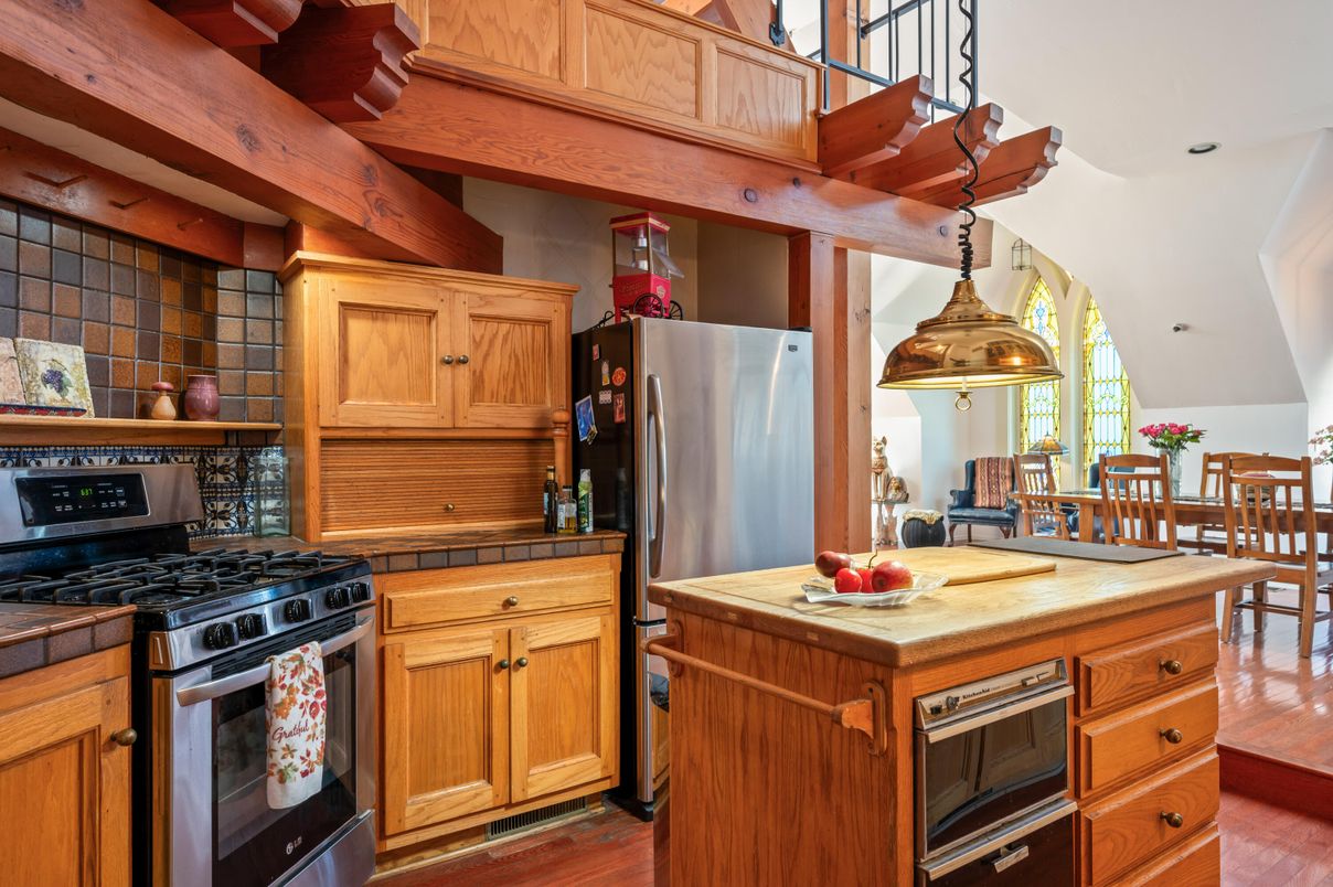 Dining room, Interior, Kitchen, Pendant Lights, Stainless Steel Appliances, Tile Countertops, Wood Texture Flooring