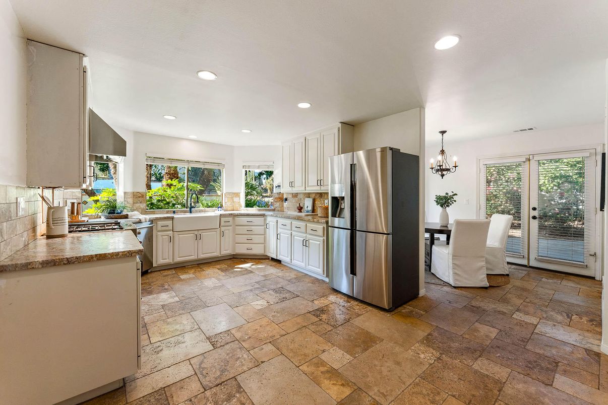 Chandelier, Dining room, Interior, Kitchen, Recessed Lighting, Stainless Steel Appliances