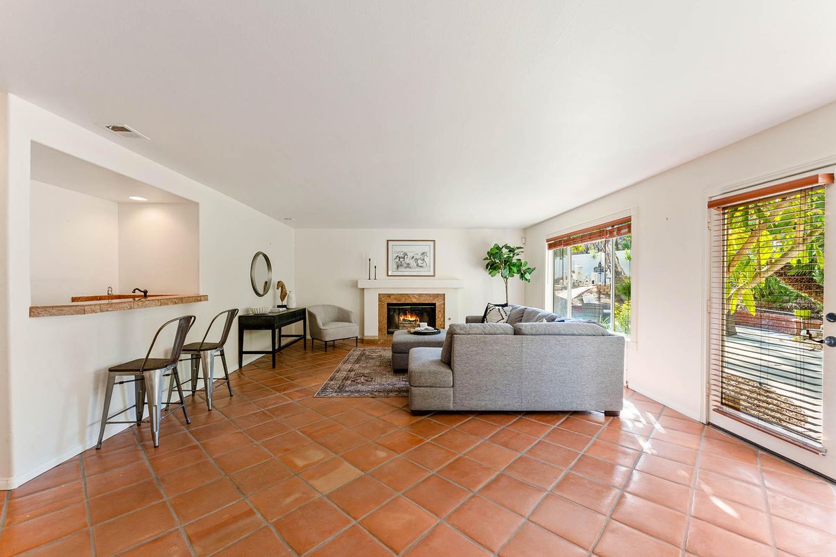 Fireplace, Interior, Living room, Recessed Lighting