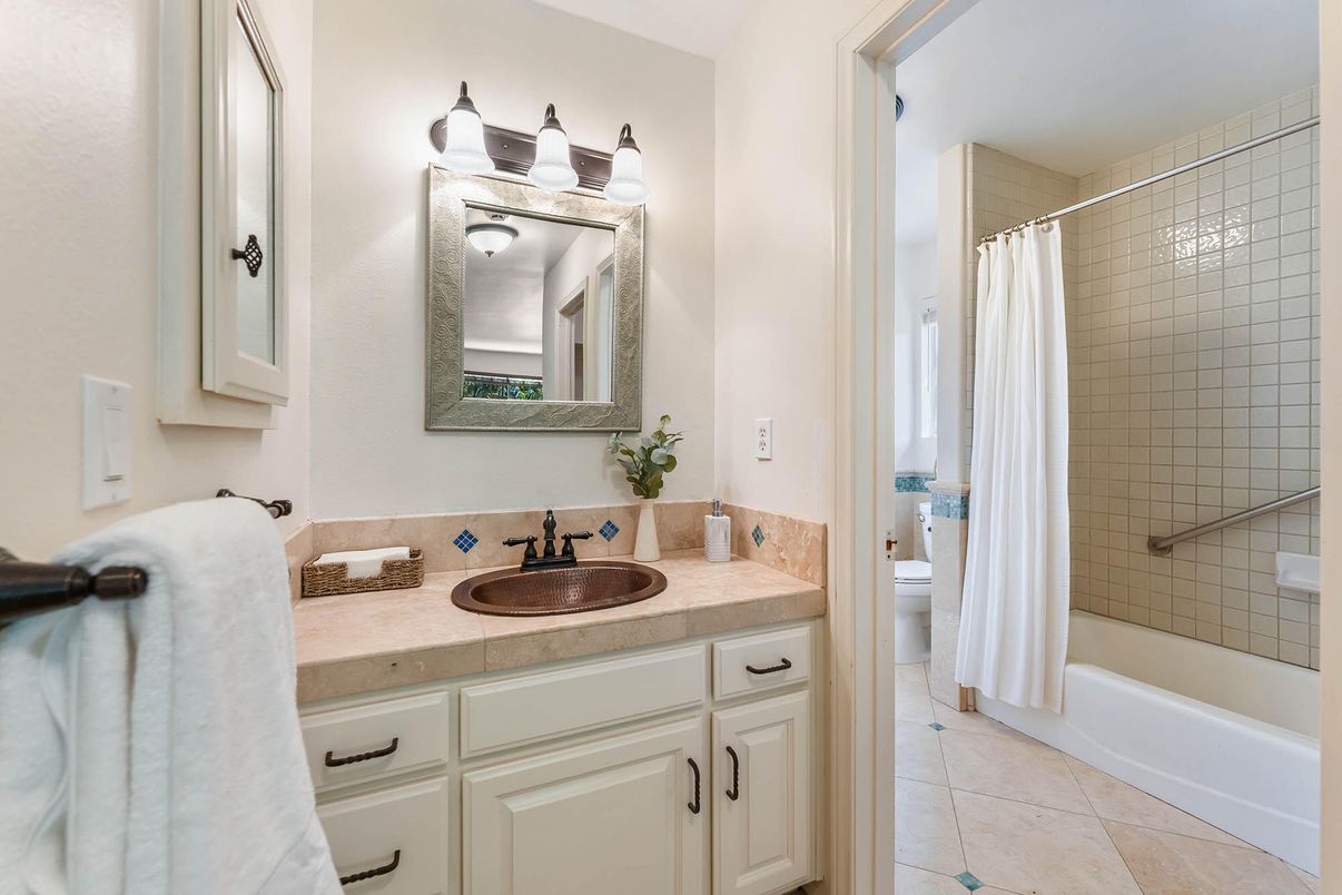 Bathroom, Interior, Tile Countertops