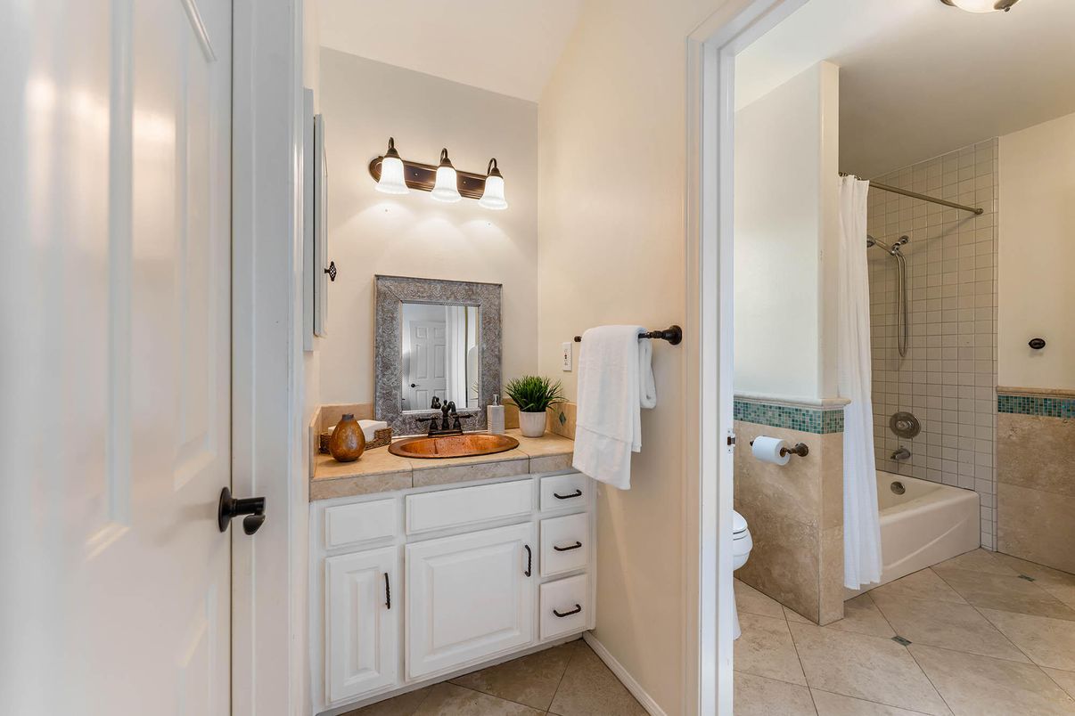 Bathroom, Interior, Tile Countertops