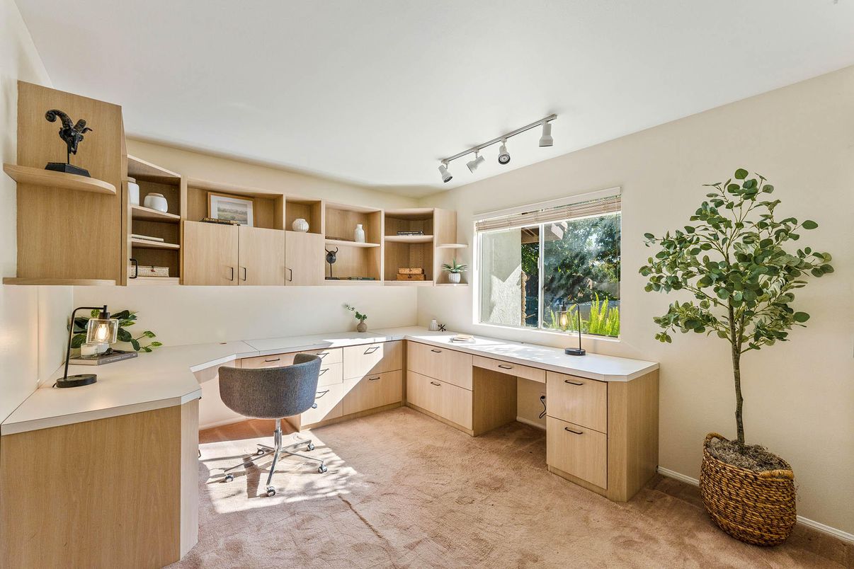 Home Office, Interior