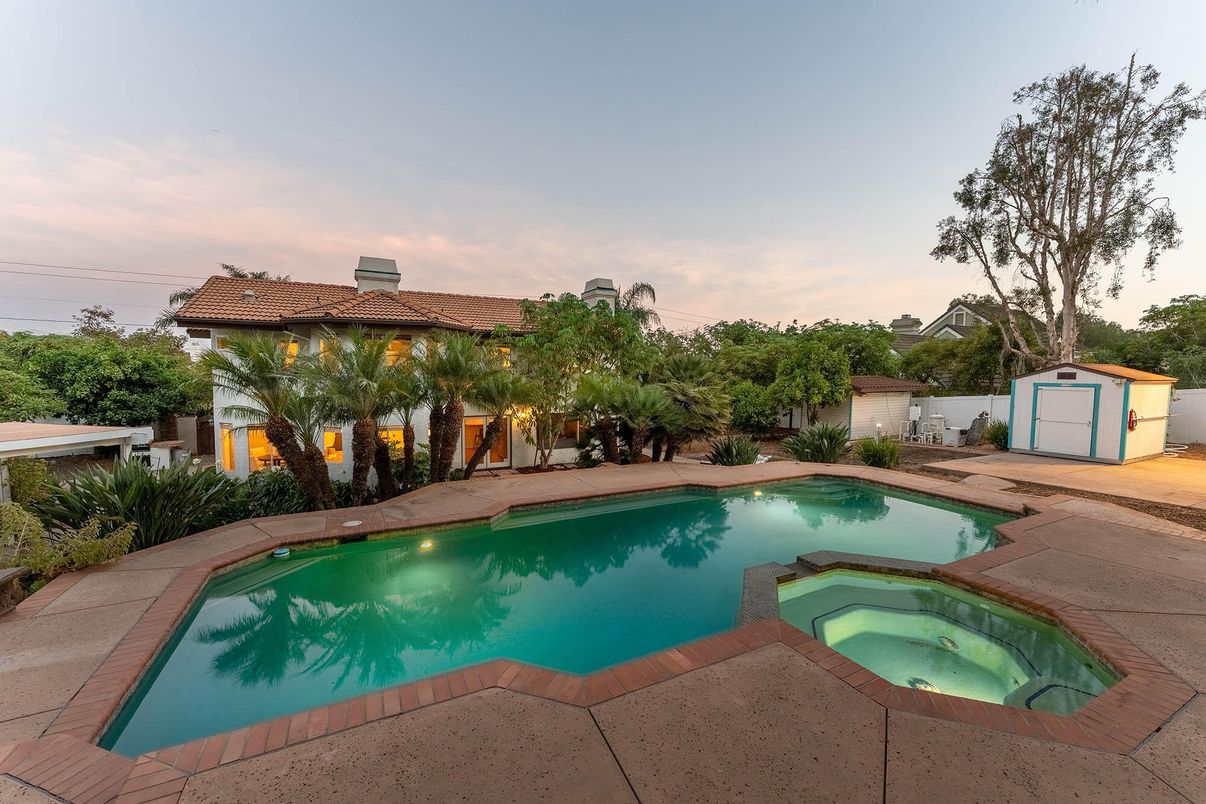 Exterior, Pool