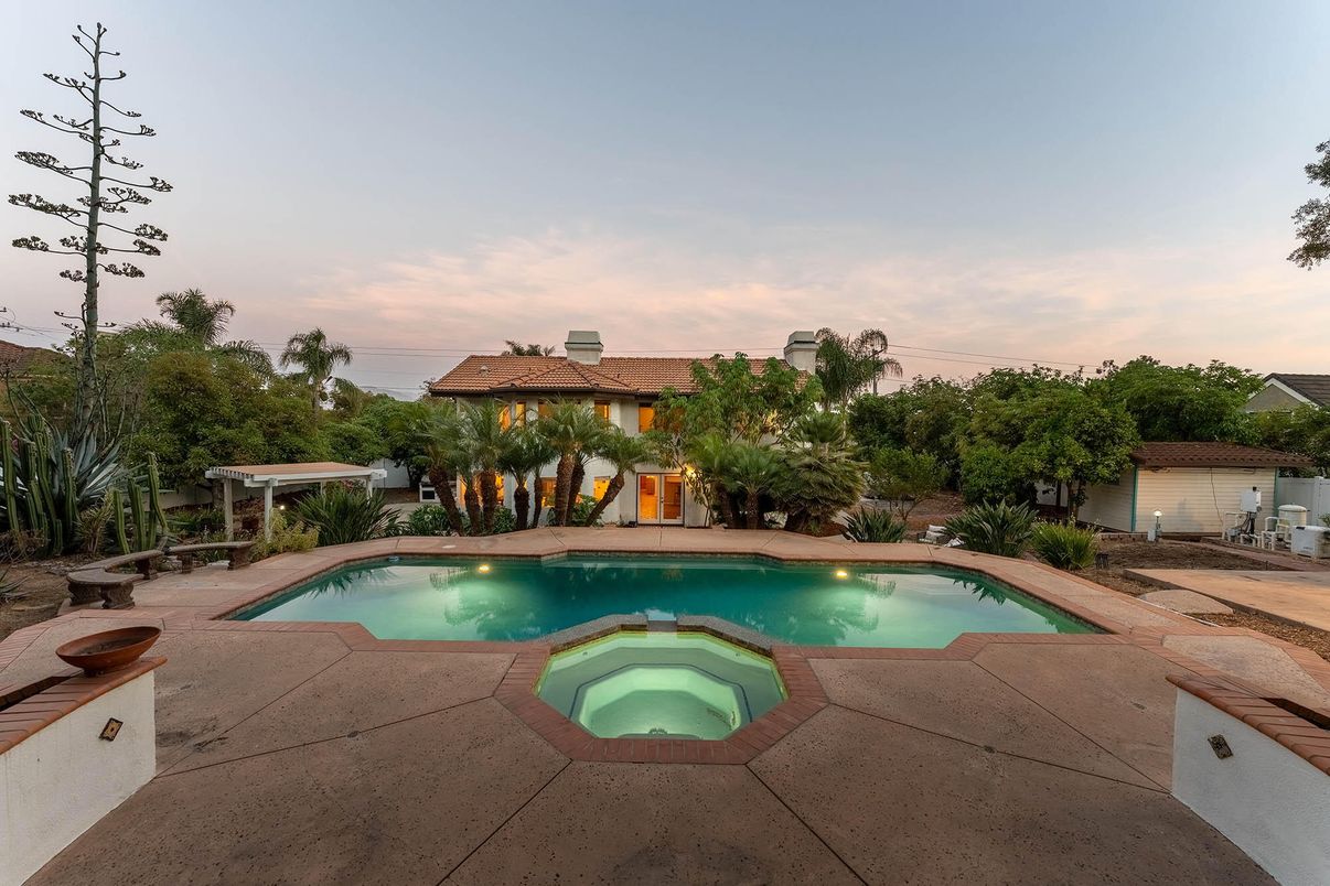 Exterior, Pool