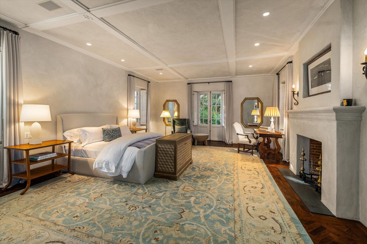 Bedroom, Fireplace, Interior, Recessed Lighting, Wood Texture Flooring