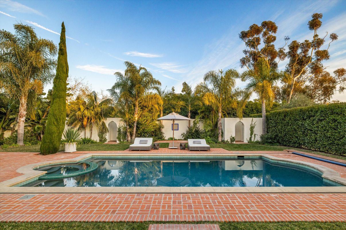 Exterior, Pool