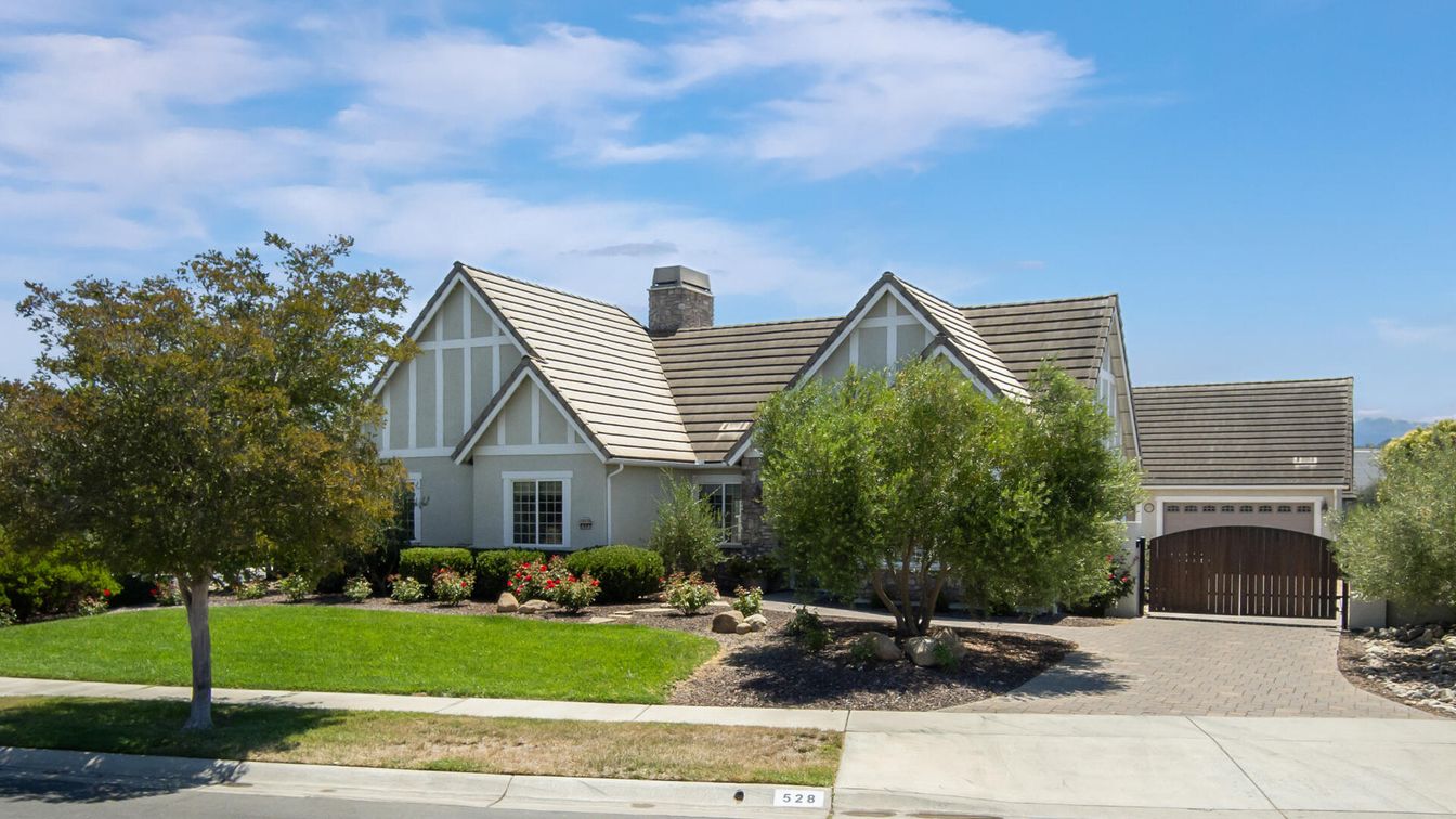 Attached, Exterior, Facade, Tudor Revival
